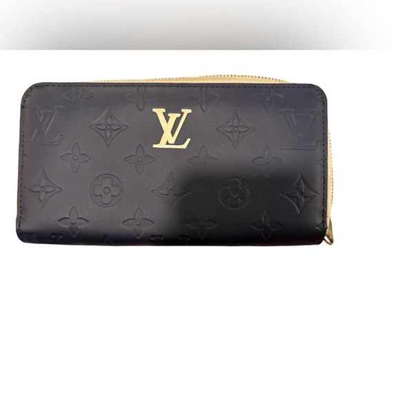 Authentic Louis Vuitton Matte Vernis Zippy Wallet - Picture 16 of 16